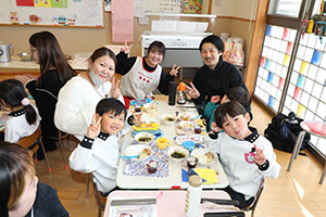 作品展　給食試食会 　　年中組　　ー2日目ー