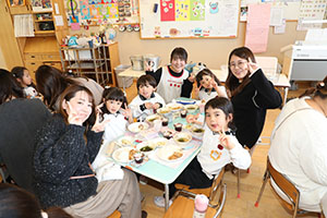 作品展　給食試食会 　　年中組　　ー2日目ー