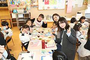作品展　給食試食会 　　年中組　　ー2日目ー