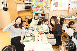 作品展　給食試食会 　　年中組　　ー2日目ー