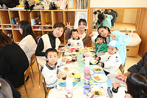 作品展　給食試食会 　　年中組　　ー2日目ー