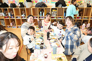 作品展　給食試食会 　　年中組　　ー2日目ー