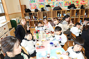 作品展　給食試食会 　　年中組　　ー2日目ー