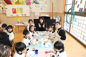 作品展　給食試食会 　　年中組　　ー2日目ー