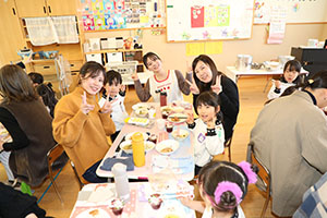 作品展　給食試食会 　　年中組　　ー2日目ー