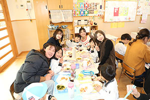 作品展　給食試食会 　　年中組　　ー2日目ー