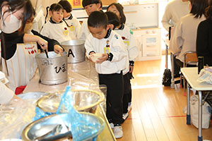作品展　給食試食会 　　年中組　　ー2日目ー