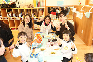 作品展　給食試食会 　　年中組　　ー2日目ー