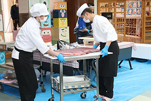 マグロ解体ショーが行われました！　NO．2