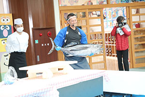 マグロ解体ショーが行われました！　NO．1