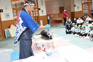 マグロ解体ショーが行われました！　NO．1