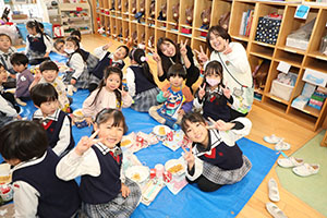 仲良くランチタイム　D・あひる