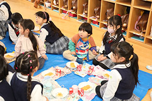 仲良くランチタイム　D・あひる