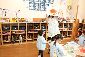 絵具で色遊び　ひよこ