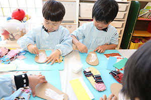 サンダルの制作　たんぽぽ
