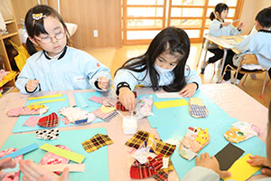 サンダルの制作　たんぽぽ