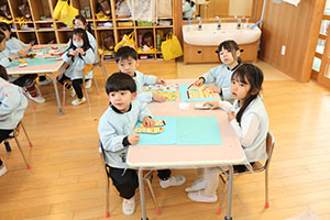 サンダルの制作　たんぽぽ