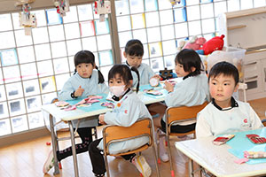 サンダルの制作　たんぽぽ