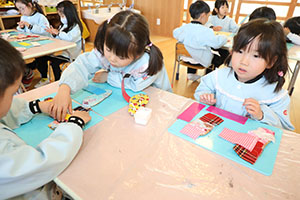 サンダルの制作　たんぽぽ