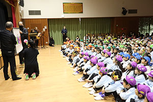 2月生まれの誕生会「ブラックシアター」