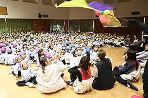 2月生まれの誕生会「ブラックシアター」