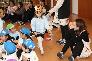 2月生まれの誕生会「ブラックシアター」