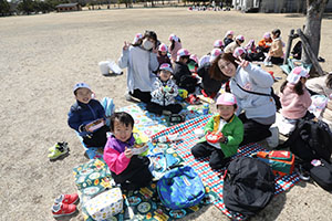 中部公園　遠足楽しかったね　　年少　NO.2