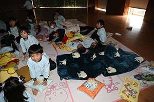 お泊り保育ごっこ　C・D