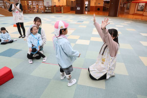 リレーにチャレンジ！　こあら・うさぎ
