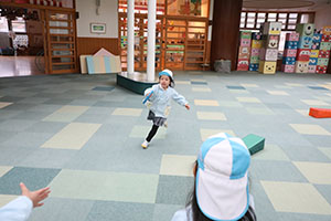 リレーにチャレンジ！　こあら・うさぎ