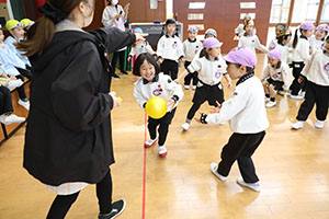 3月生まれのお誕生会　ードッジボールー　年中　NO．2