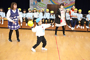 3月生まれのお誕生会　ードッジボールー　年中　NO．2