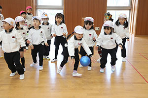 3月生まれのお誕生会　ードッジボールー　年中　NO．2
