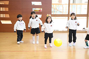 3月生まれのお誕生会　ードッジボールー　年中　NO．2