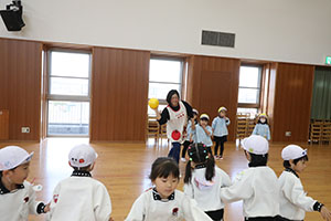 3月生まれのお誕生会　ードッジボールー　年中　NO．2