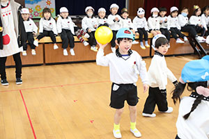 3月生まれのお誕生会　ードッジボールー　年中　NO．2