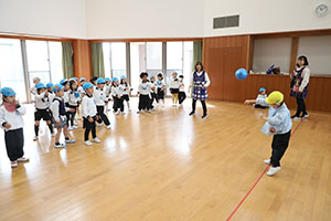 3月生まれのお誕生会　ードッジボールー　年中　NO．2