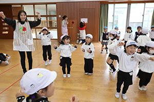 3月生まれのお誕生会　ードッジボールー　年中　NO．2