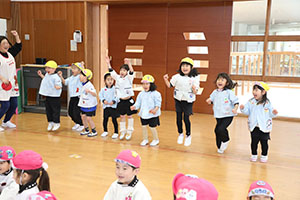 3月生まれのお誕生会　ードッジボールー　年中　NO．2