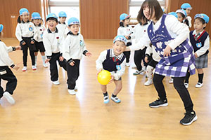 3月生まれのお誕生会　ードッジボールー　年中　NO．2