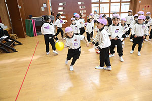 3月生まれのお誕生会　ードッジボールー　年中　NO．2