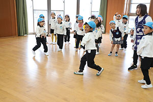 3月生まれのお誕生会　ードッジボールー　年中　NO．1