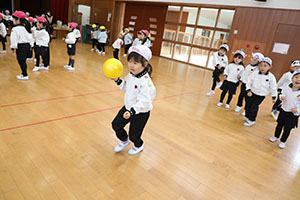3月生まれのお誕生会　ードッジボールー　年中　NO．1