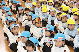 3月生まれのお誕生会　ードッジボールー　年中　NO．1