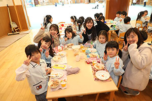 ランチタイムでお給食　ことり・E