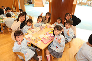ランチタイムでお給食　ことり・E