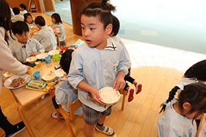 ランチタイムでお給食　ことり・E