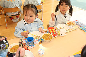 ランチルームでお給食　B・ぱんだ