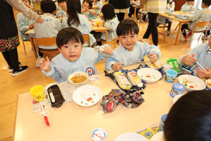 ランチルームでお給食　B・ぱんだ