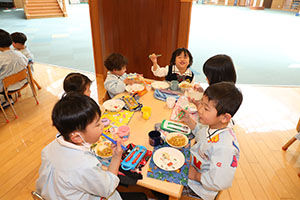 ランチルームでお給食　B・ぱんだ